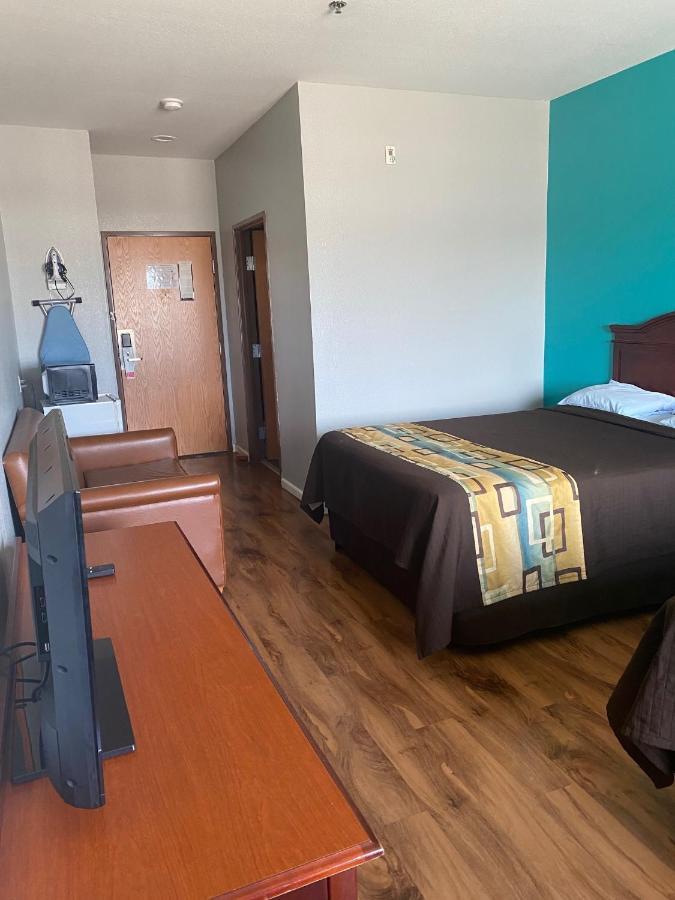 Tropicana Inn And Suites Dallas Buitenkant foto