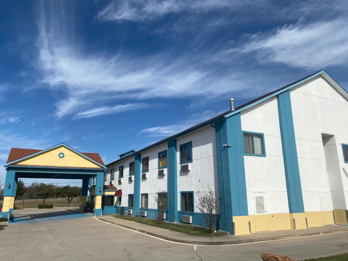 Tropicana Inn And Suites Dallas Buitenkant foto