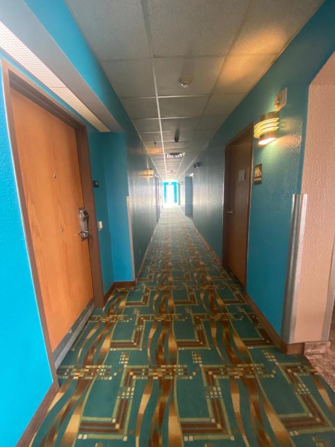 Tropicana Inn And Suites Dallas Buitenkant foto