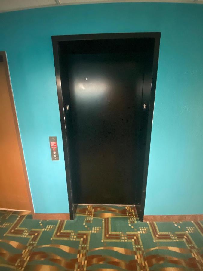 Tropicana Inn And Suites Dallas Buitenkant foto