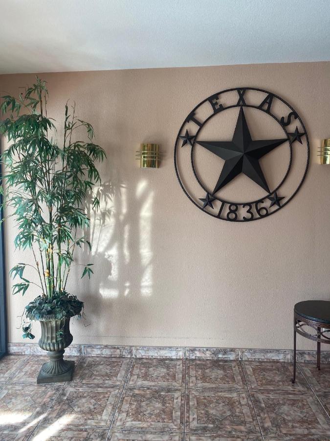 Tropicana Inn And Suites Dallas Buitenkant foto