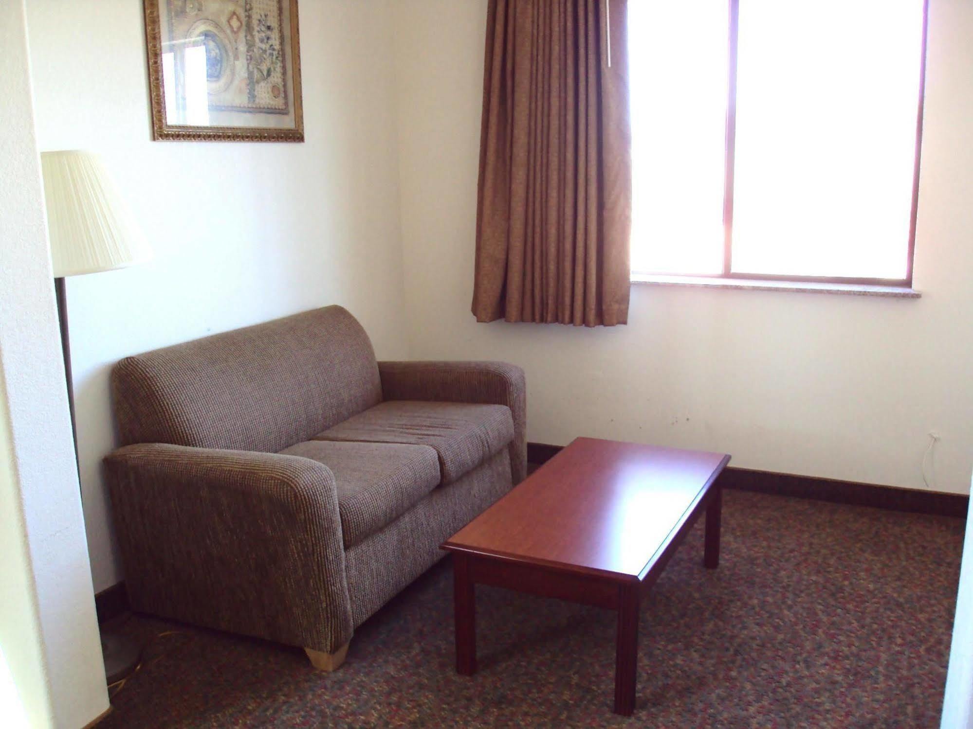 Tropicana Inn And Suites Dallas Buitenkant foto